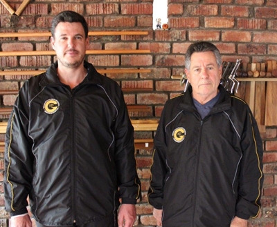Karate Jannie en sy seun is skoon